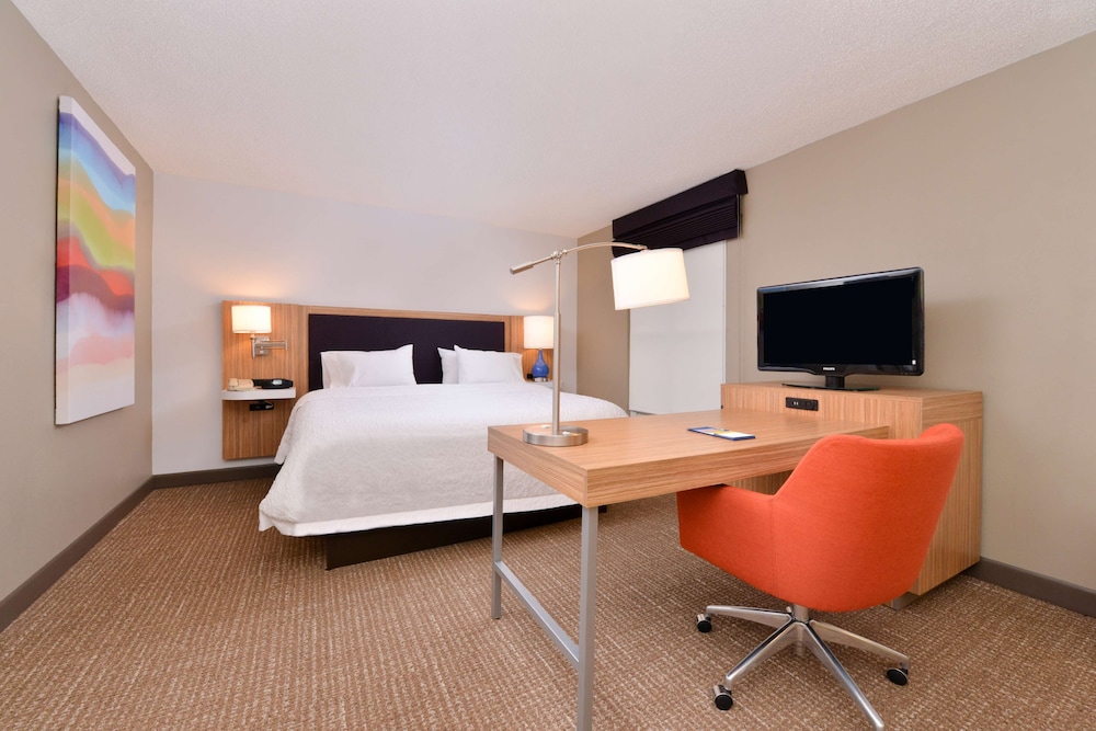 Hampton Inn & Suites Plymouth - photo 21