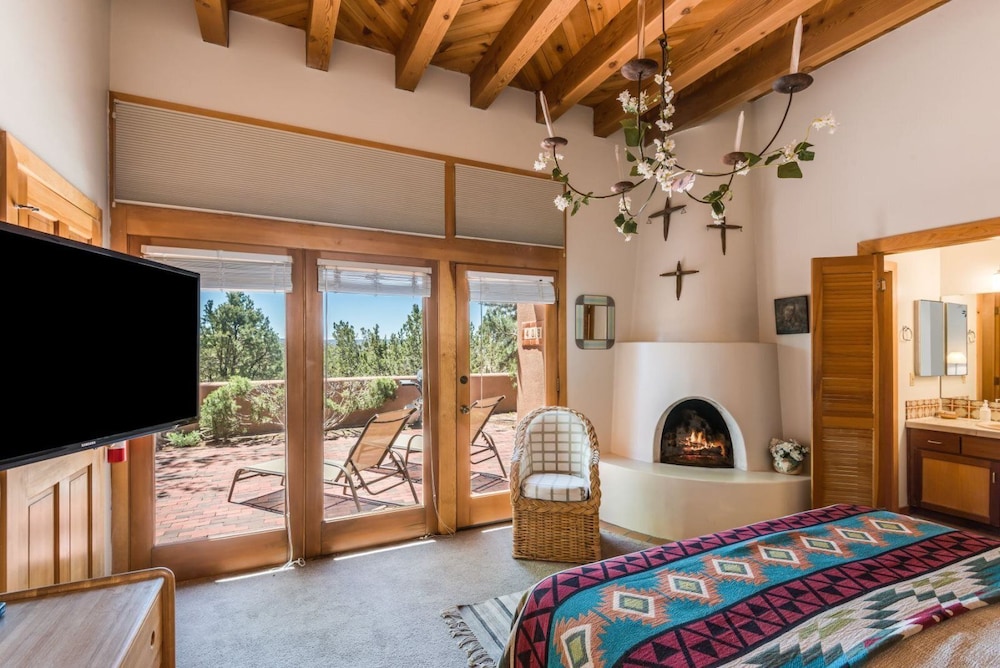 Acoma Majestic Views Near the Santa Fe Opera and Four Seasons in Tesuque - photo 3