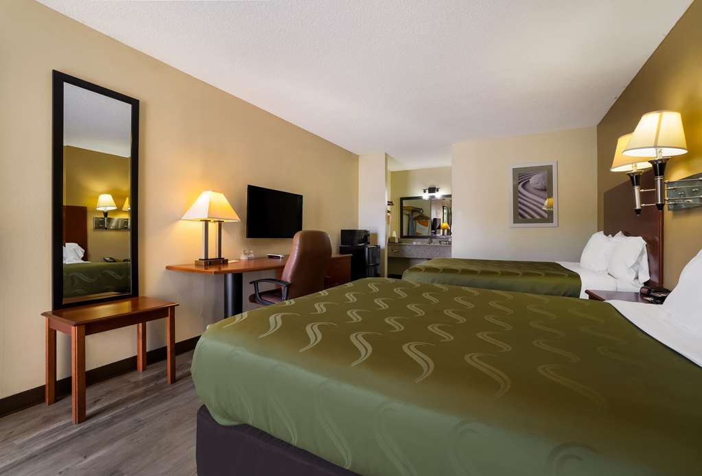 Econo Lodge Brownsville - photo 17