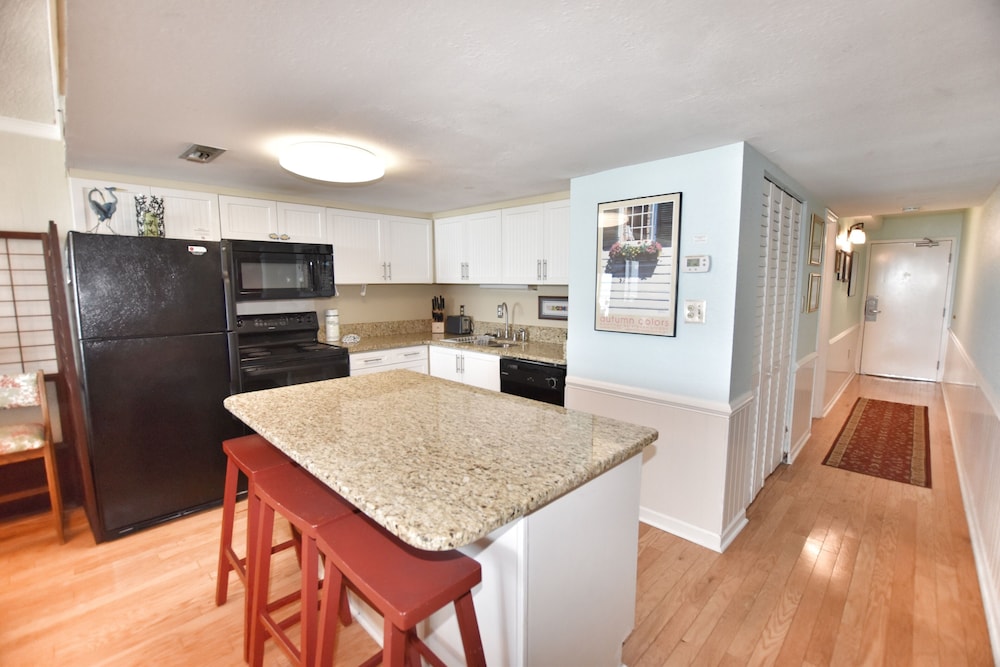 0401 Waters Edge Resort 3 Bedroom Condo by RedAwning - photo 16