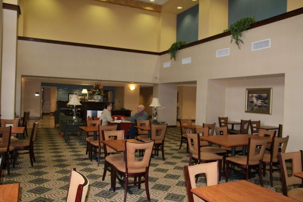 Hampton Inn & Suites Natchez - photo 23