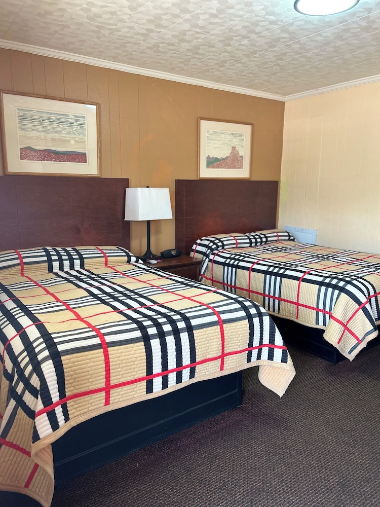 Deavers Motel — Grove Hill