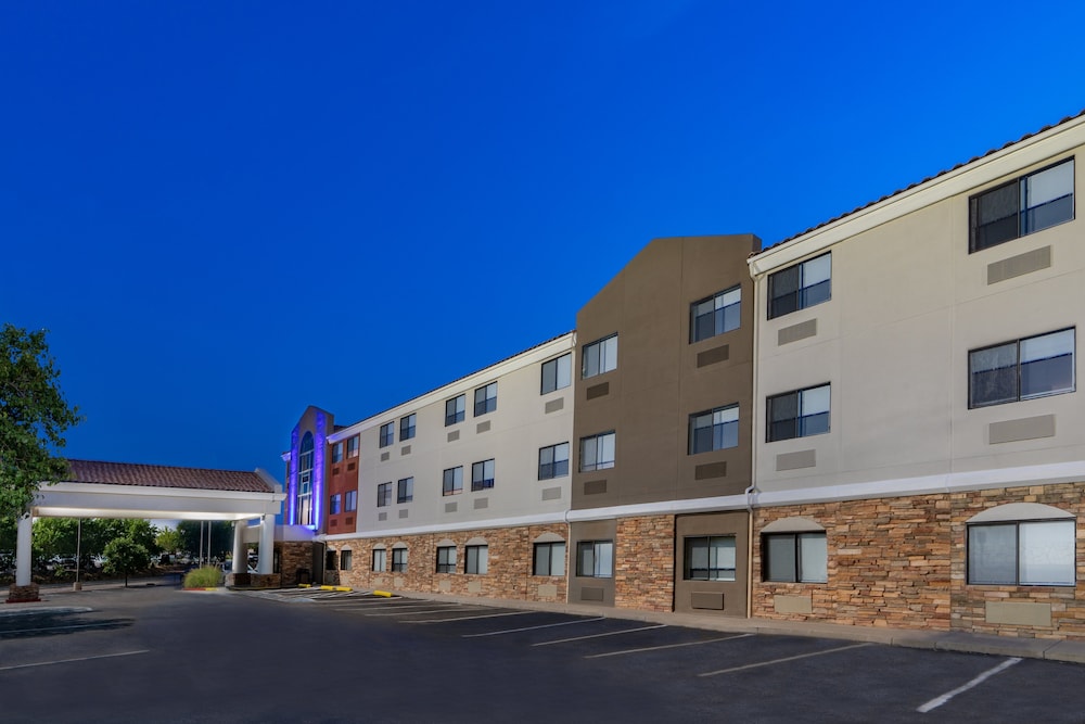 Holiday Inn Express Balloon Fiesta Park by IHG - photo 45