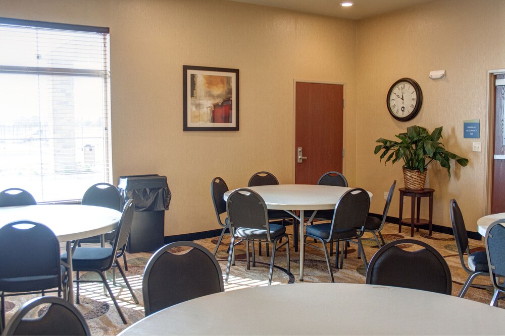 Cobblestone Hotel & Suites Jefferson - photo 38