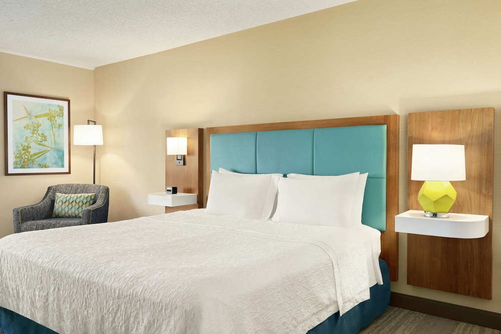 Hampton Inn Portland Airport - photo 7