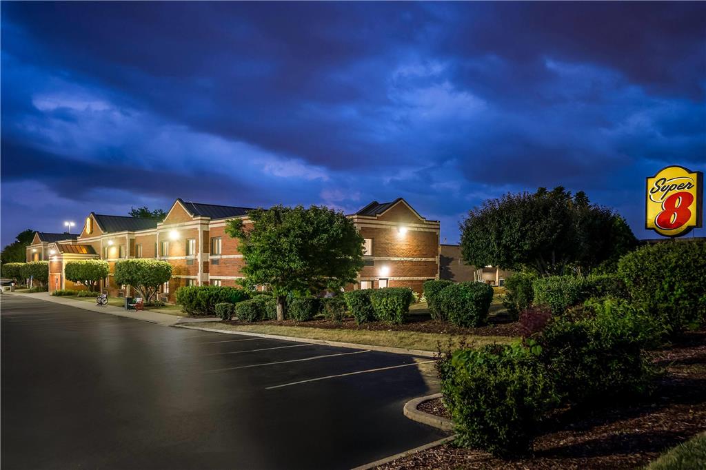 Super 8 by Wyndham Elgin - photo 8