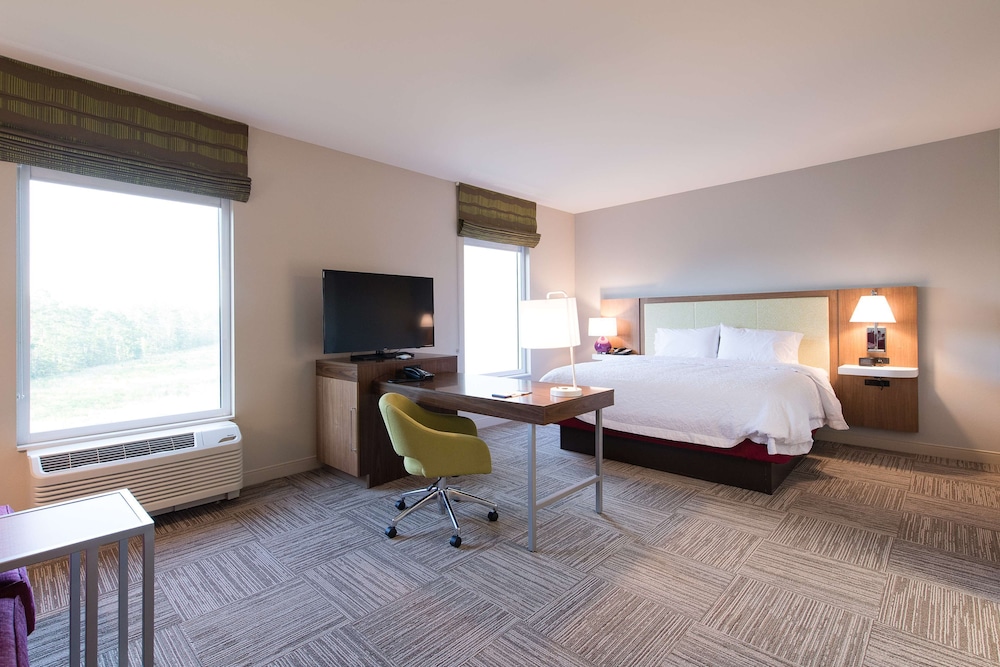 Hampton Inn & Suites Fayetteville - photo 20