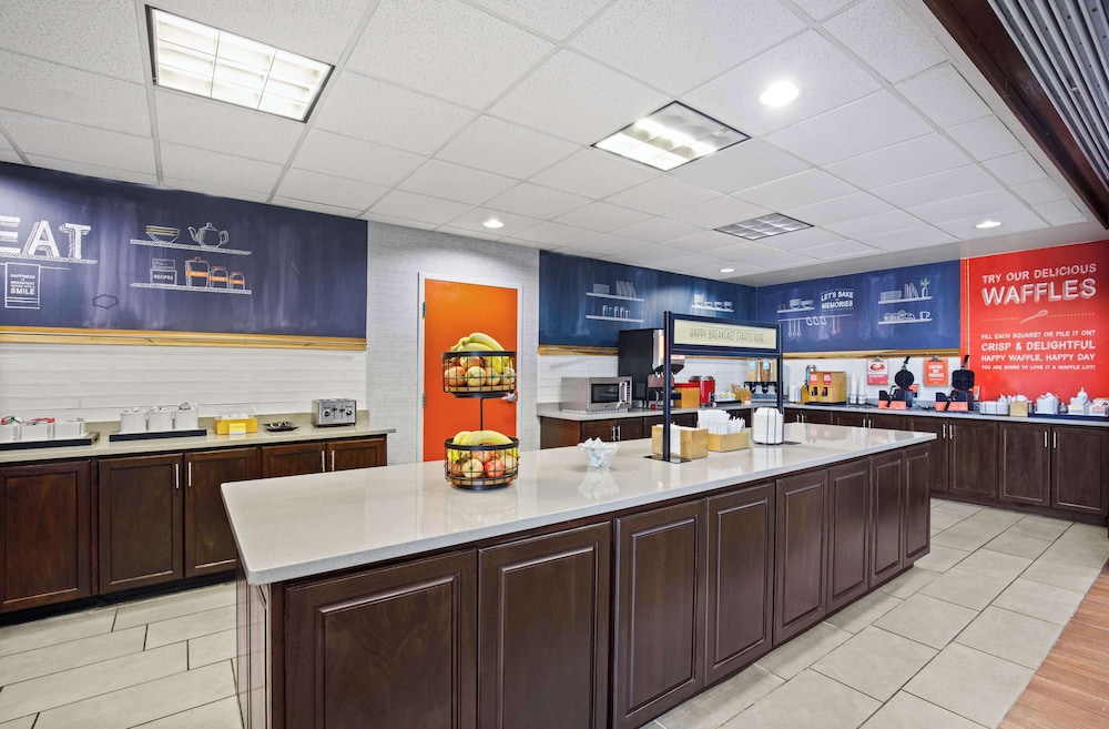 Hampton Inn Selma - photo 24