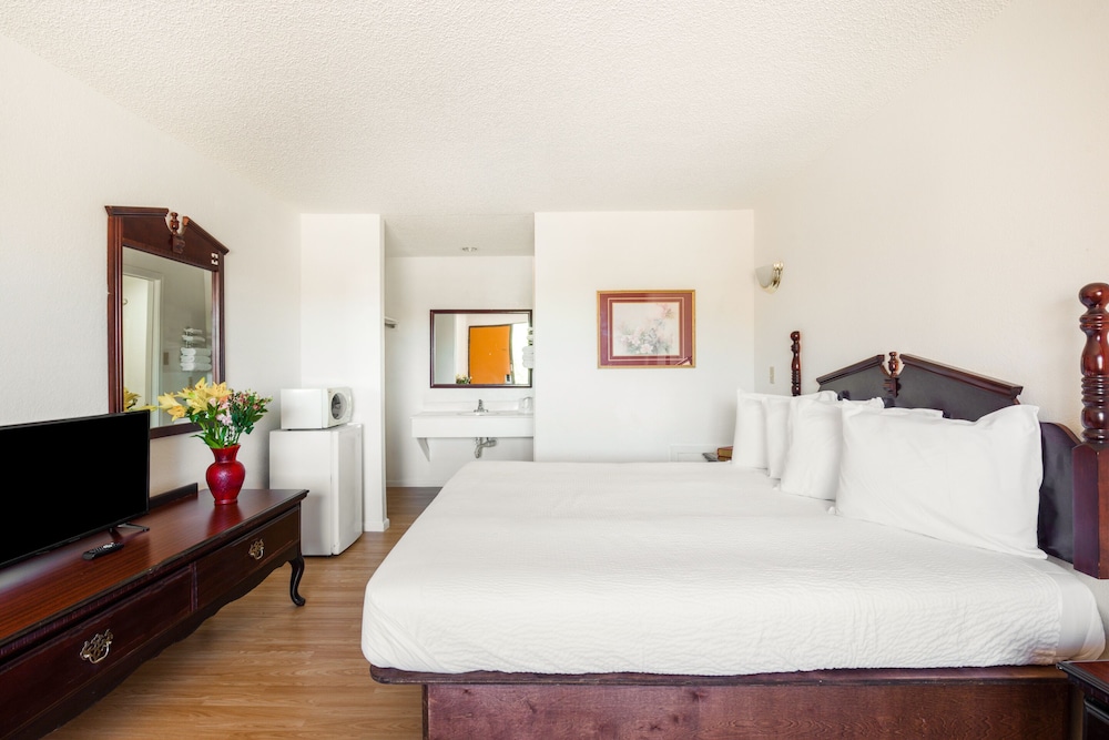 OYO Hotel Groesbeck - photo 13