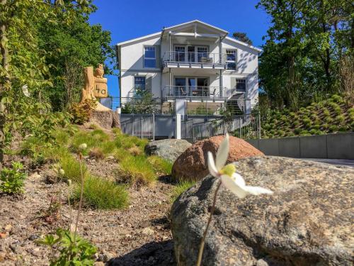 Villa Düne 4 in Binz WG7 Strandmuschel mit Balkon strandnah — 4-Star Luxury Hotel in Ostseebad Binz, Germany
