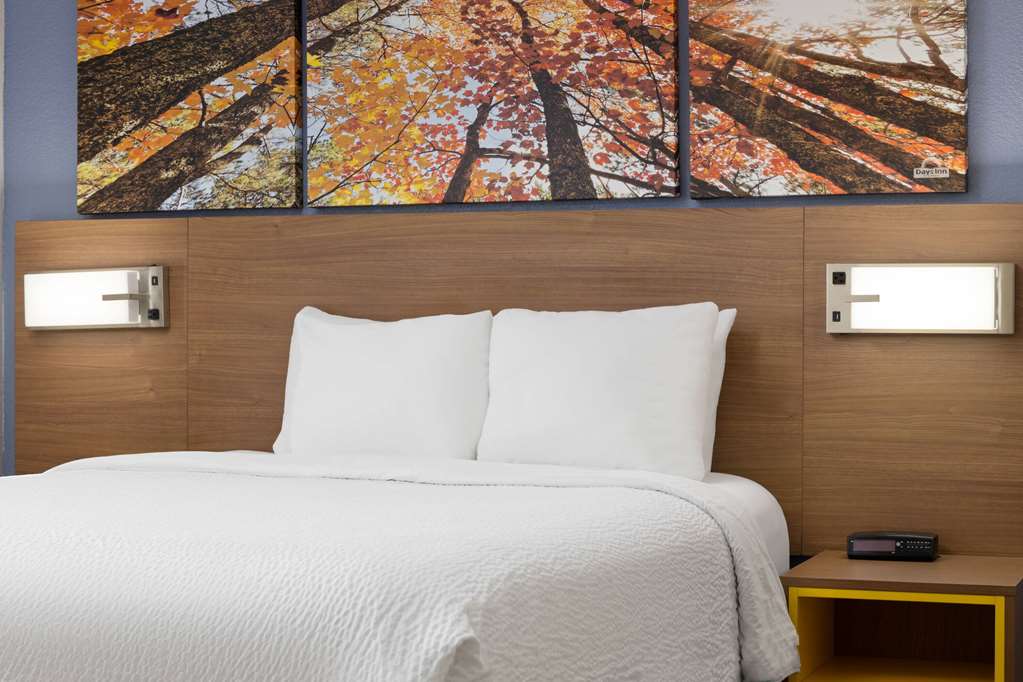 Days Inn & Suites by Wyndham Green Bay WI. - photo 29