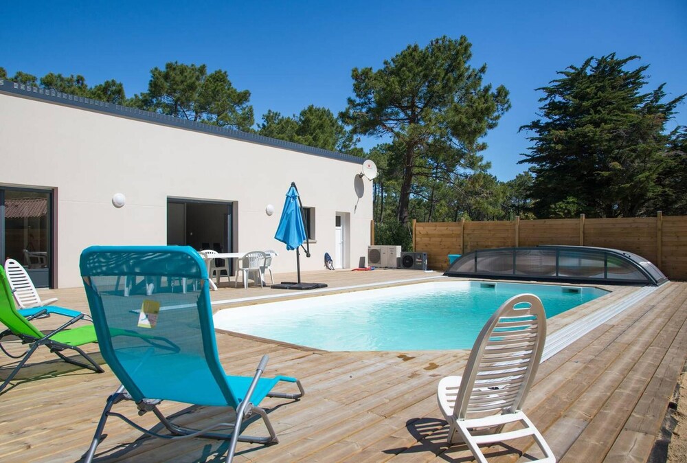 Villa charmante avec piscine privée à Saint Jean de Monts — 4-Star Luxury Hotel in Saint-Jean-De-Monts, France
