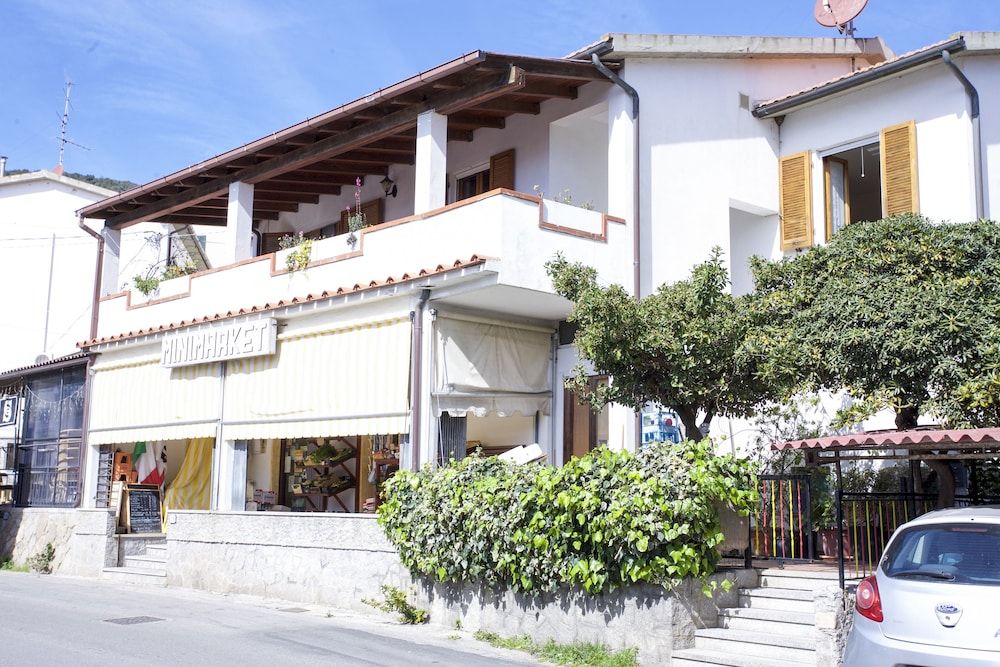 Appartamento Clara Vista Mare — 4-Star Luxury Hotel in Marina Di Campo, Italy