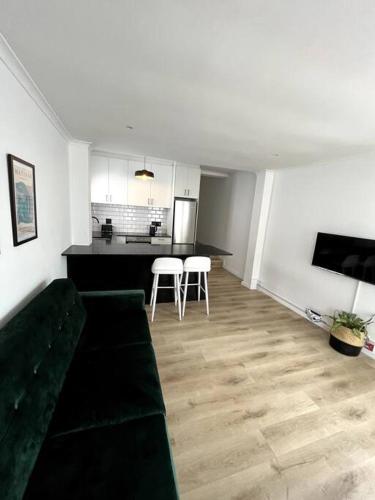 Centrally located modern 2 bedroom home & parking
