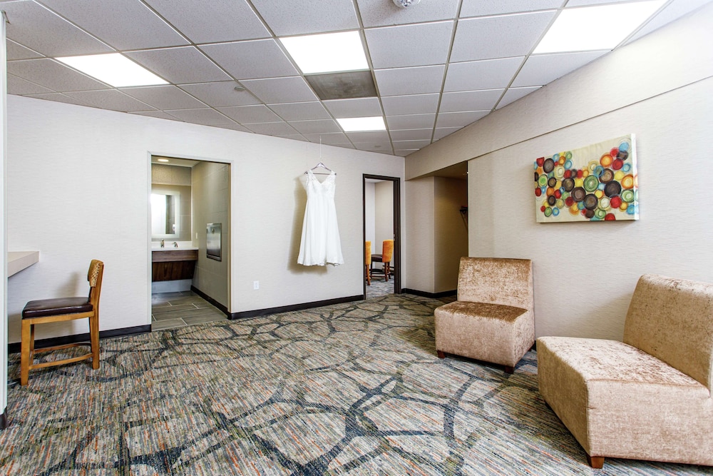DoubleTree by Hilton Appleton - photo 43