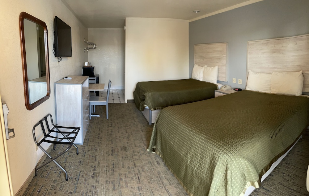 Antlers Budget Inn - photo 17