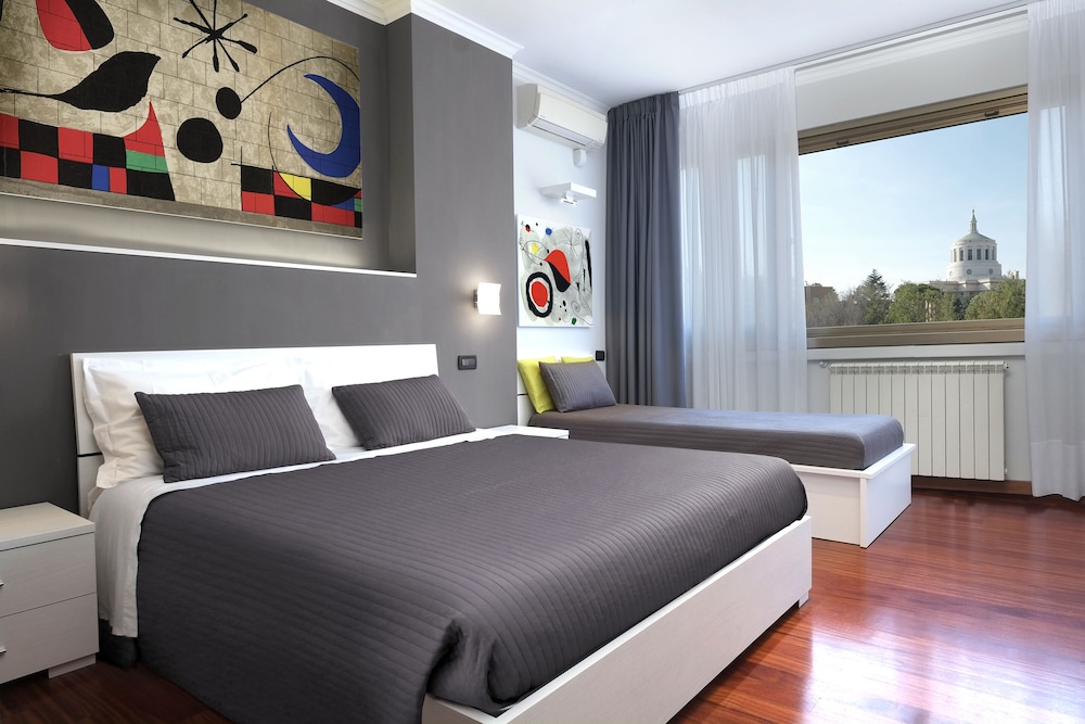 J24 B&B — 4-Star Luxury Hotel in Rome, Italy