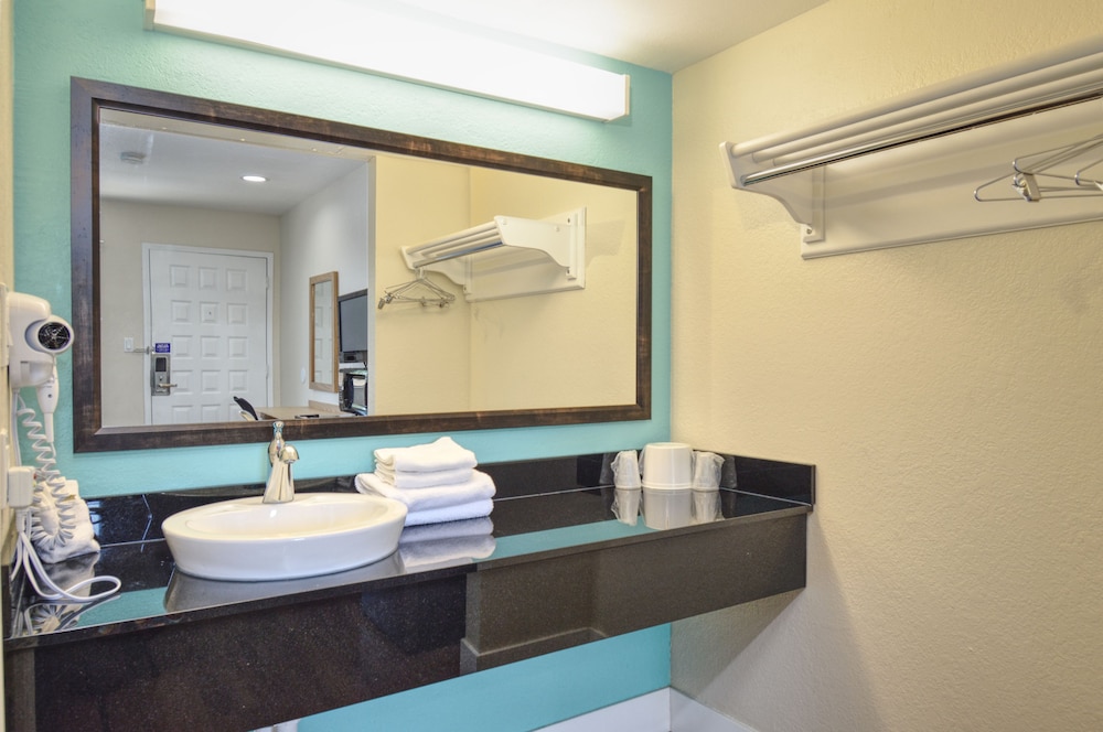 Vagabond Inn Buttonwillow North I 5 - photo 17