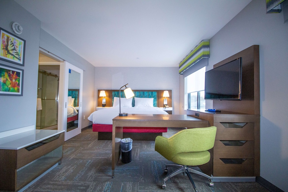 Hampton Inn & Suites North Attleboro - photo 13