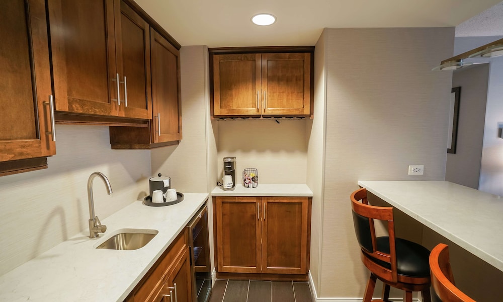 Hampton Inn Carlstadt At The Meadowlands - photo 13