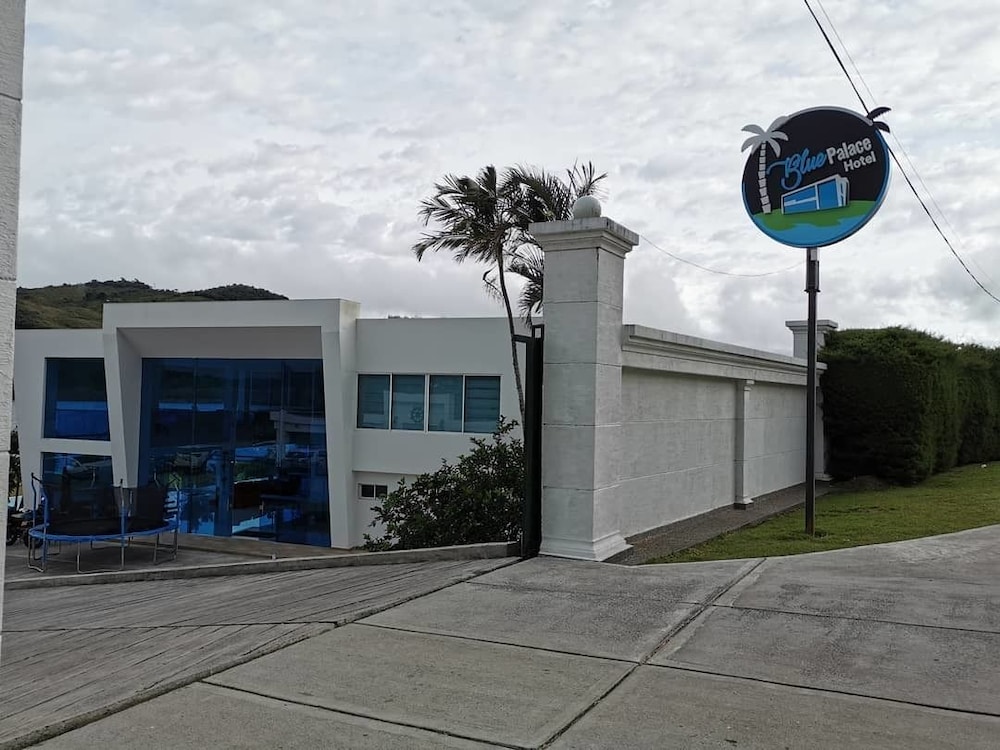 Hotel Blue Palace in Guadalajara De Buga, Colombia