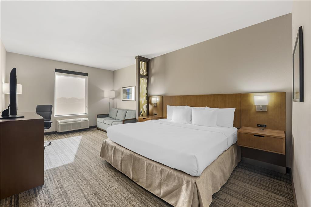 Best Western Green Oaks Inn & Suites - photo 24