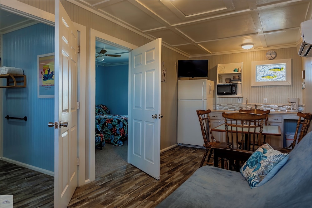 Blue Dolphin Inn and Cottages - photo 46