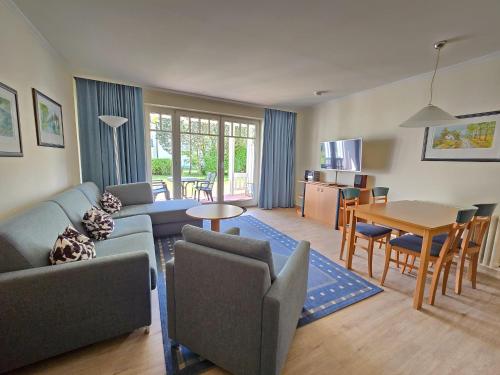 Dünenpark Binz Komfort Ferienwohnung mit 1 Schlafzimmer und Terrasse im Erdgeschoss 223 — 4-Star Luxury Hotel in Ostseebad Binz, Germany