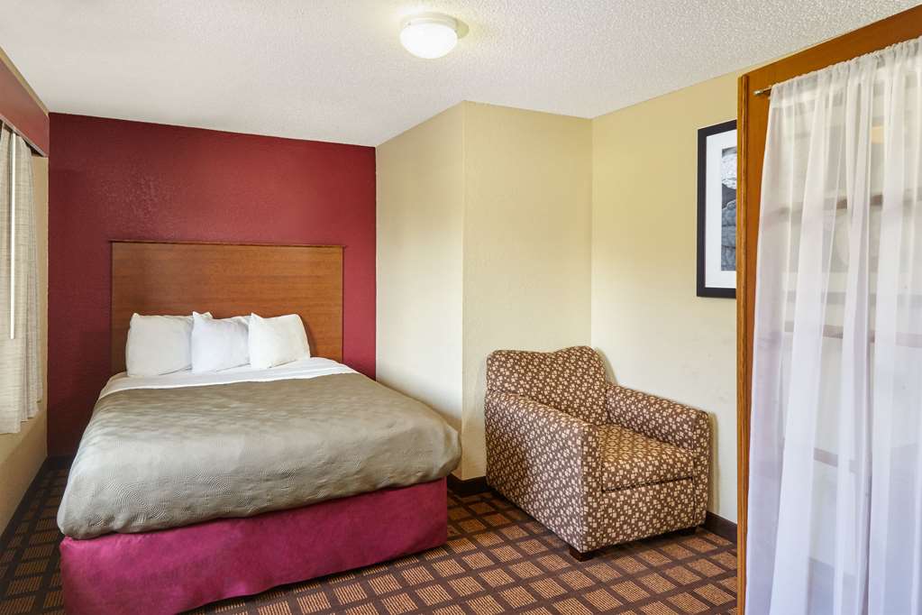 AmericInn by Wyndham Burlington - photo 9