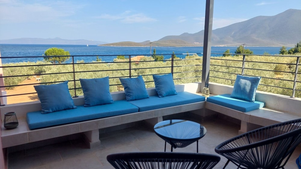 Aelia Stone Houses — hotel in Sourpi