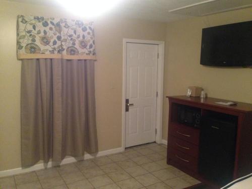Pleasure Point Inn & Suites - photo 19