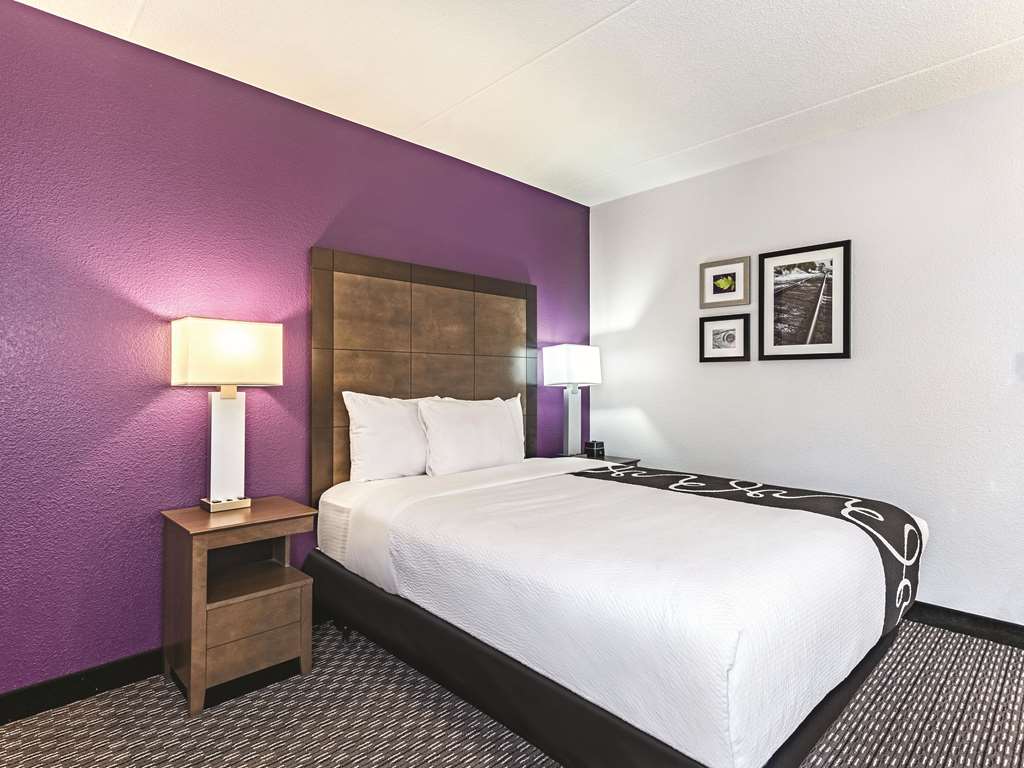 La Quinta Inn & Suites by Wyndham Columbia Fort Meade - photo 13