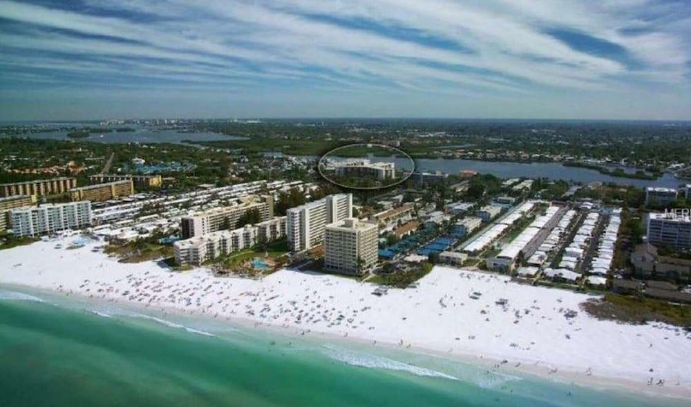 Harbor Towers Yacht Pool 1 Br condo by RedAwning - photo 20