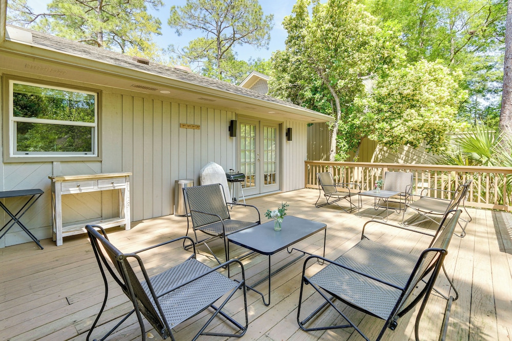 2 Mi to Beach Sea Pines Resort Home w Large Yard - photo 12