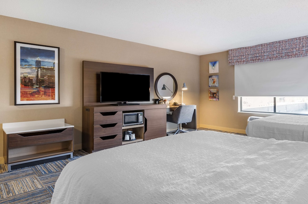 Hampton Inn Greenfield - photo 31
