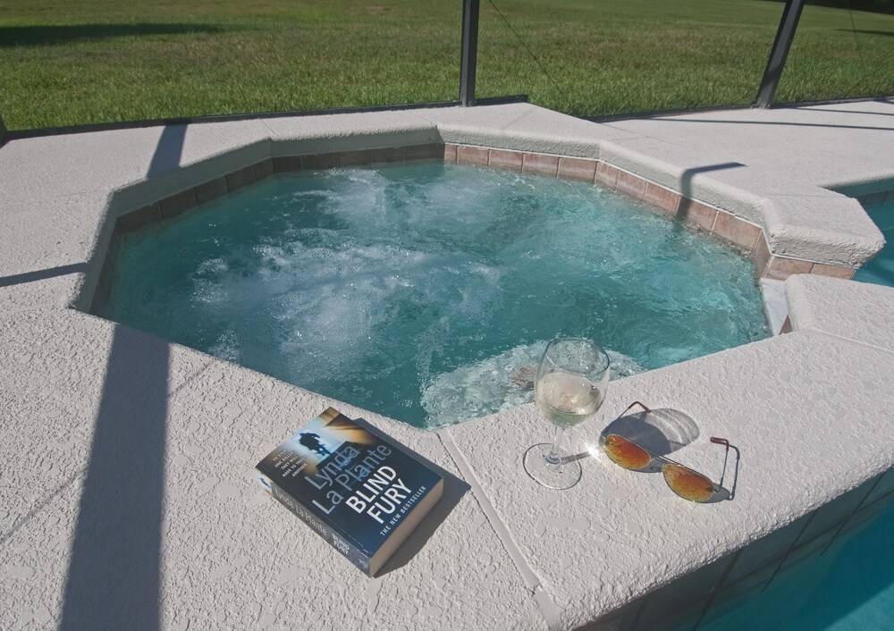 South facing Pool With Spa & Games Room - photo 33