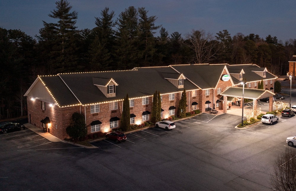 Mountain Inn & Suites - photo 27