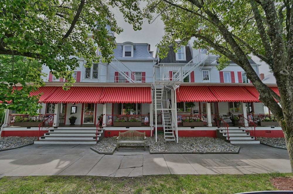 Tom Quick Inn - photo 88