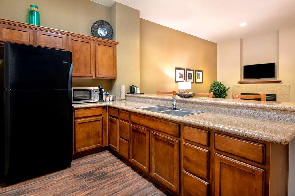 Comfort Suites Goodyear West Phoenix - photo 27
