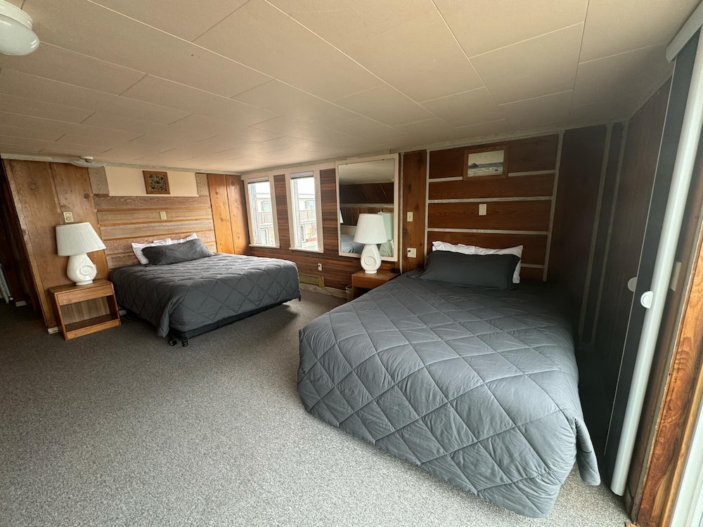 Sunset Oceanfront Lodging - photo 64