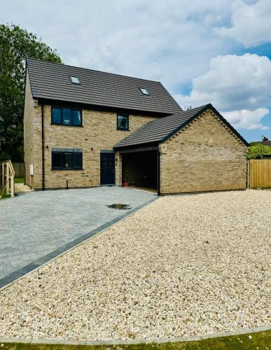5 Bedroom Cottage New Waltham Grimsby — 4-Star Luxury Hotel in Grimsby, United Kingdom