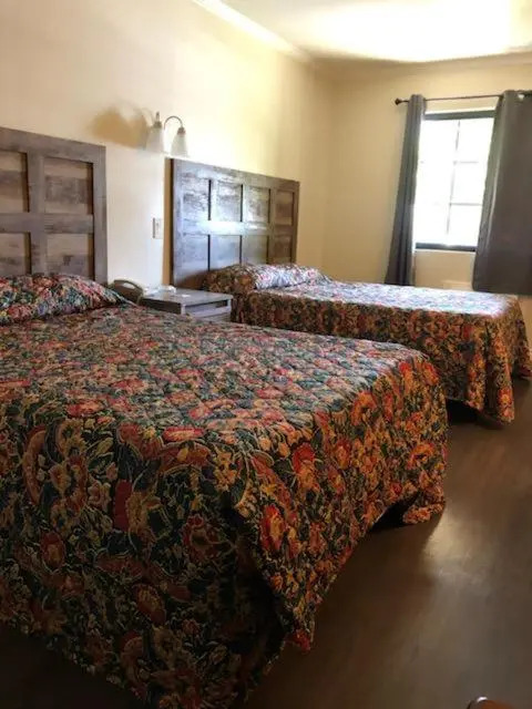 Sierra Crossing Motel - photo 5