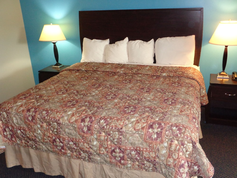 Fairgrounds Inn - photo 20