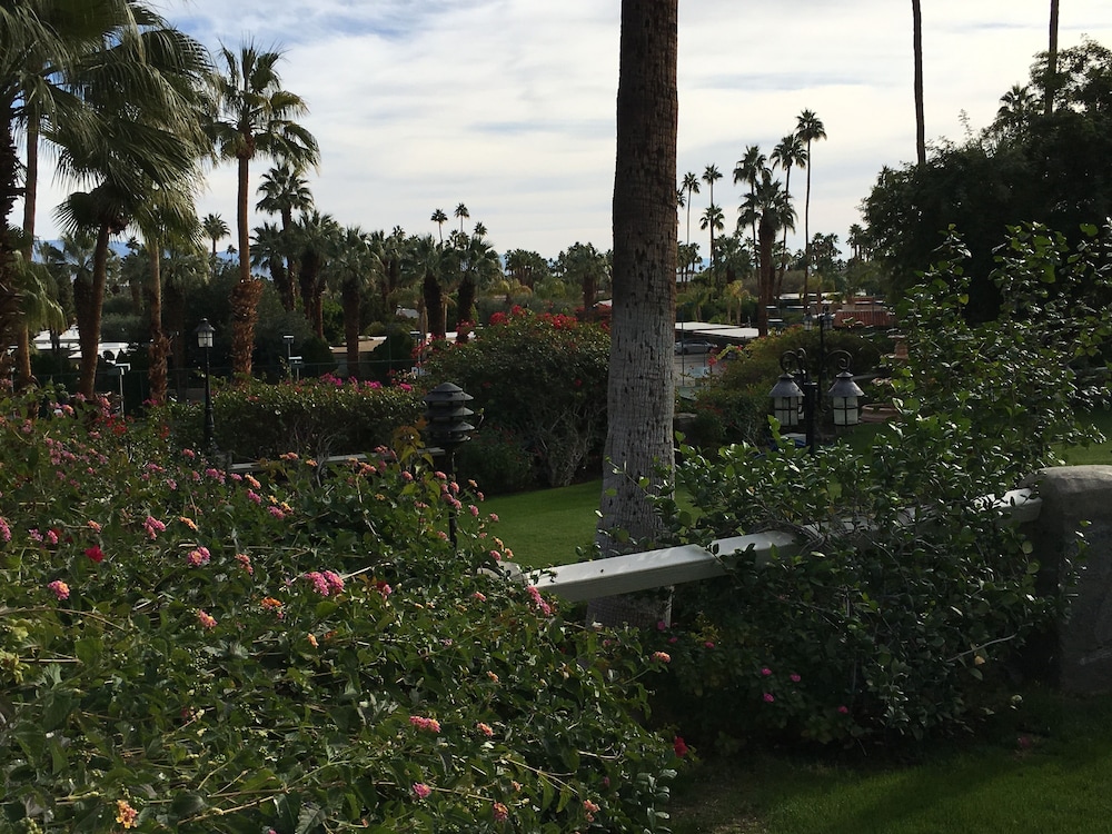 GetAways at Palm Springs Tennis Club - photo 43