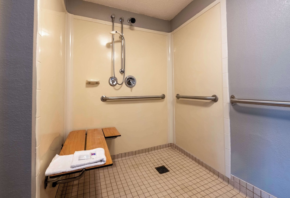 Motel 6 Charlotte NC Coliseum - photo 17