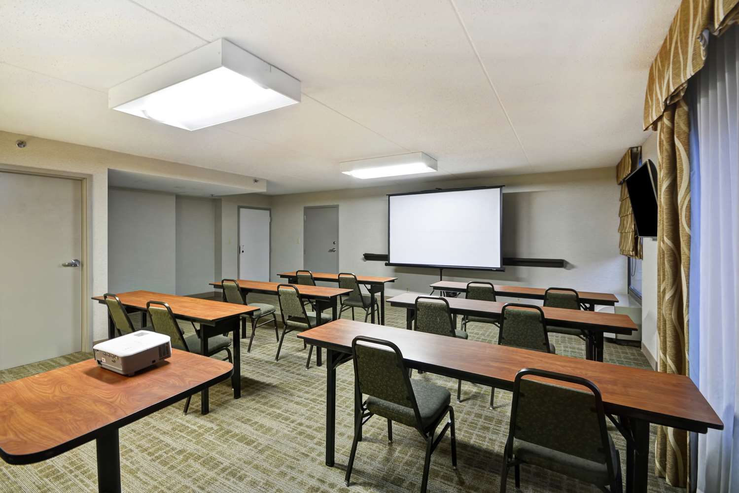 Hampton Inn Detroit Madison Heights South Troy - photo 27