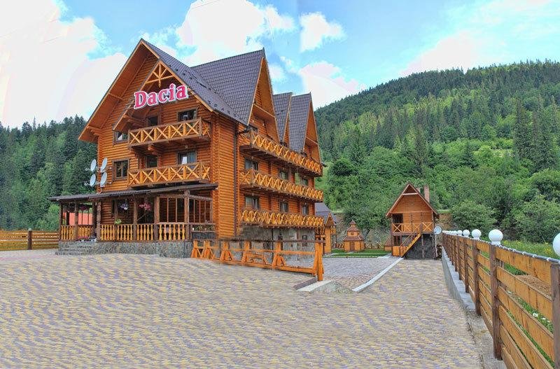 Dacha - carbon neutral hotel in Tatariv