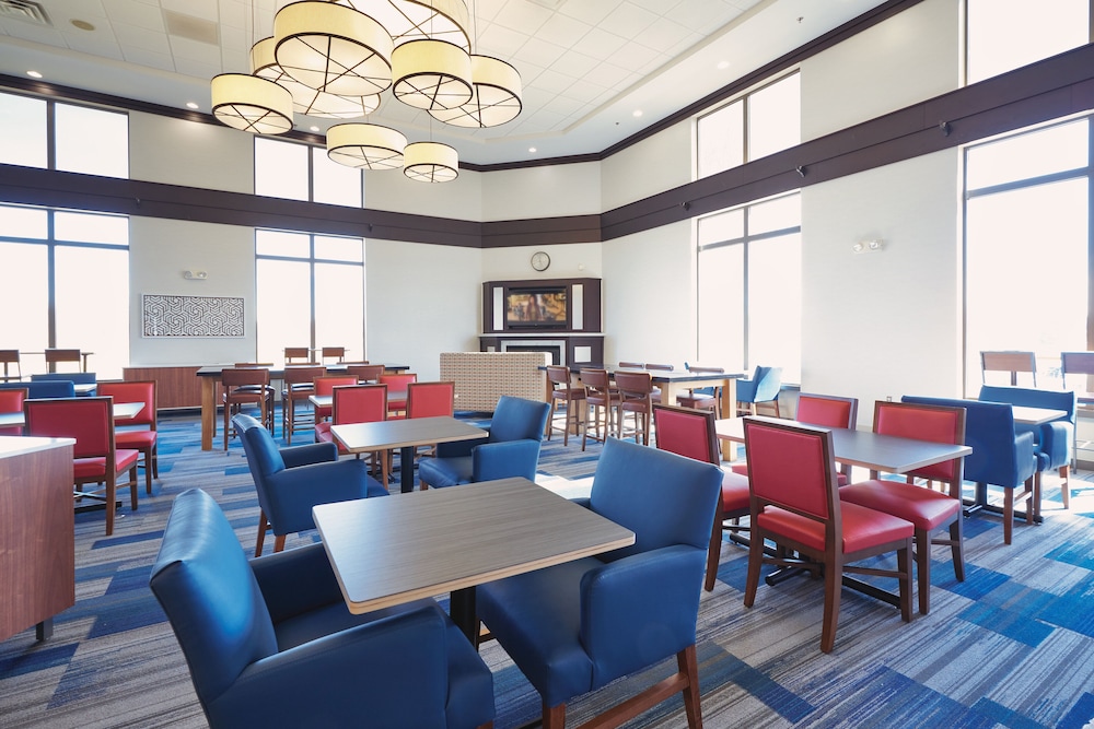 Holiday Inn Express & Suites Akron Regional Airport Area - photo 61