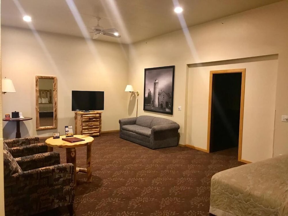 Super 8 by Wyndham Bridgeview of Mackinaw City - photo 28