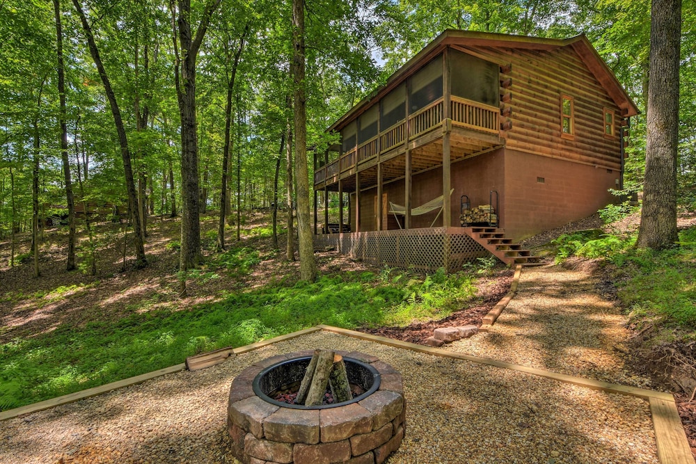Pinot and Pine Chic Log Cabin about 5 Mi to Blue Ridge — 4-Star Luxury Hotel in Blue Ridge, United States